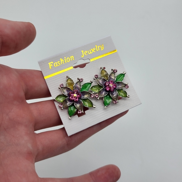 Vintage clip on earrings still on tag - Picture 2 of 3